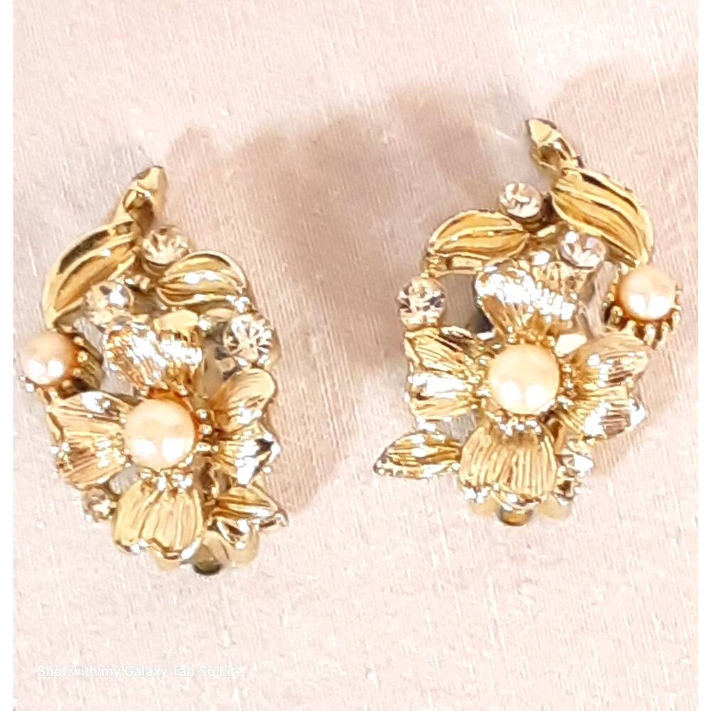 💎Lisner Earrings Gold Tone Pearly Beads & Rhinestone Flowers Clip Ons